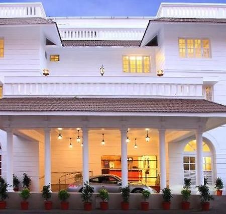 Hotel Luciya Palace Thrissur Экстерьер фото