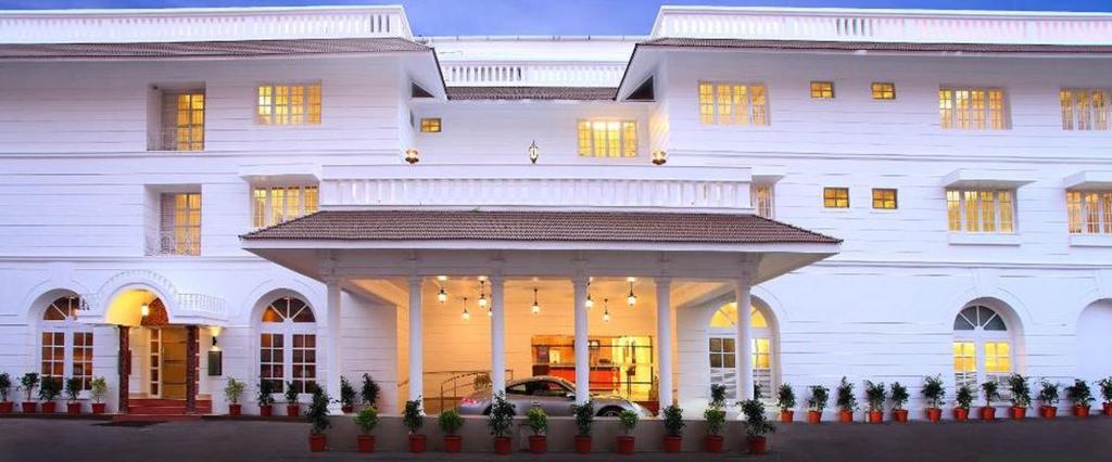 Hotel Luciya Palace Thrissur Экстерьер фото