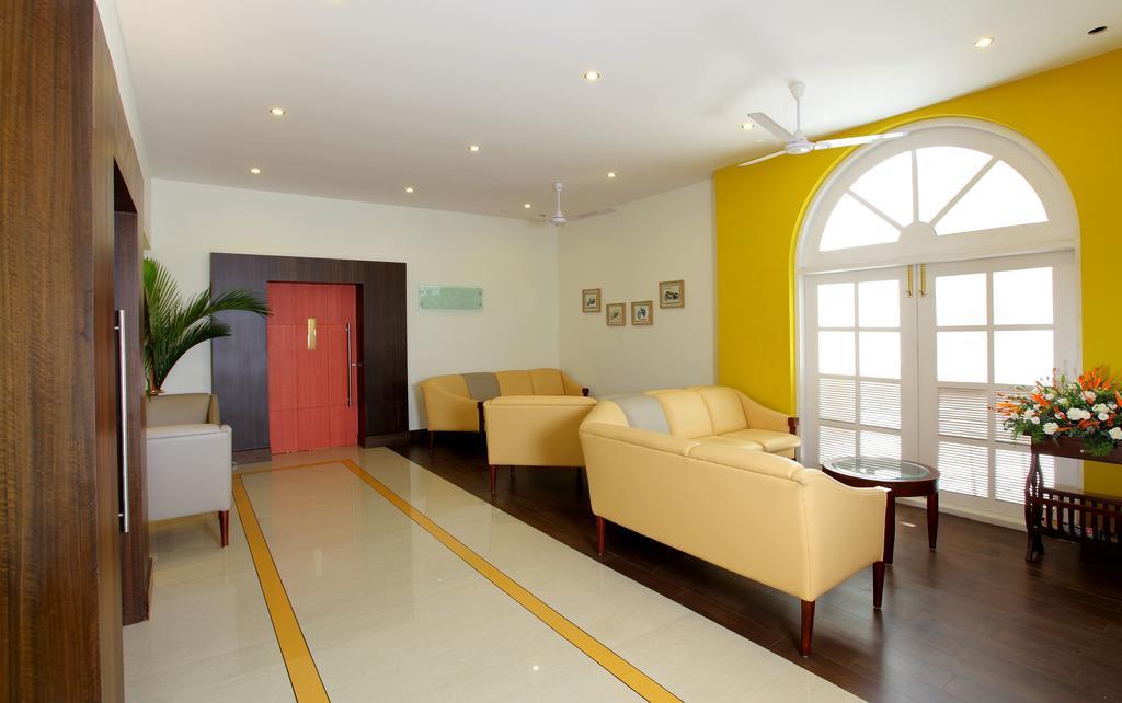 Hotel Luciya Palace Thrissur Экстерьер фото