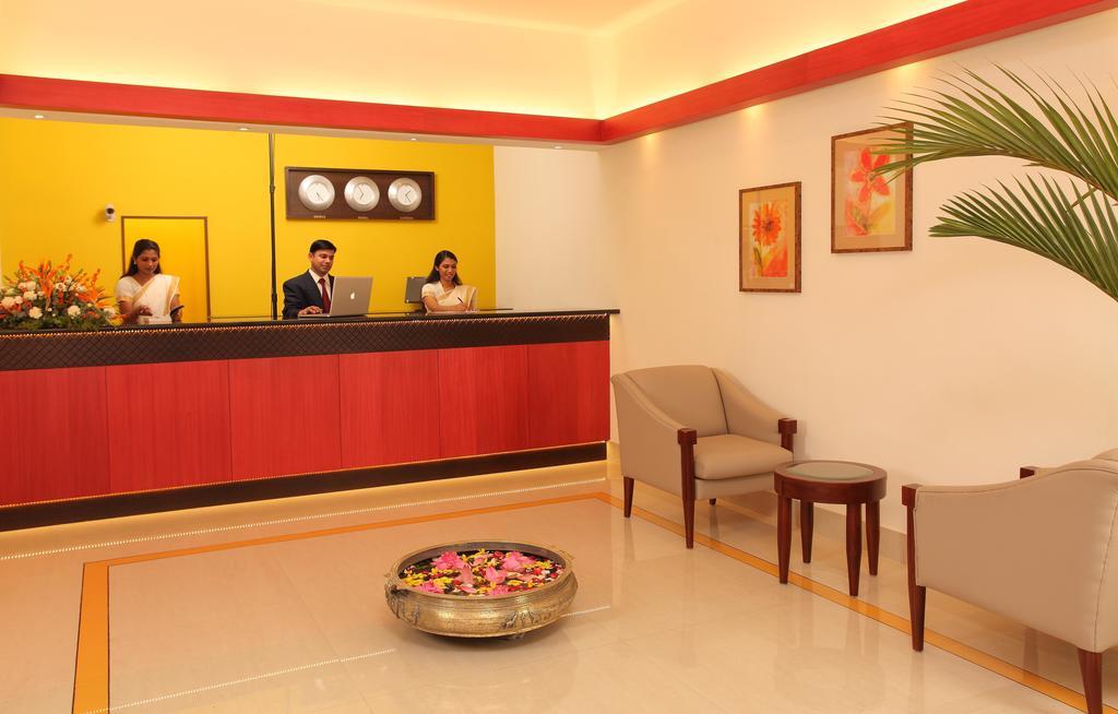 Hotel Luciya Palace Thrissur Экстерьер фото