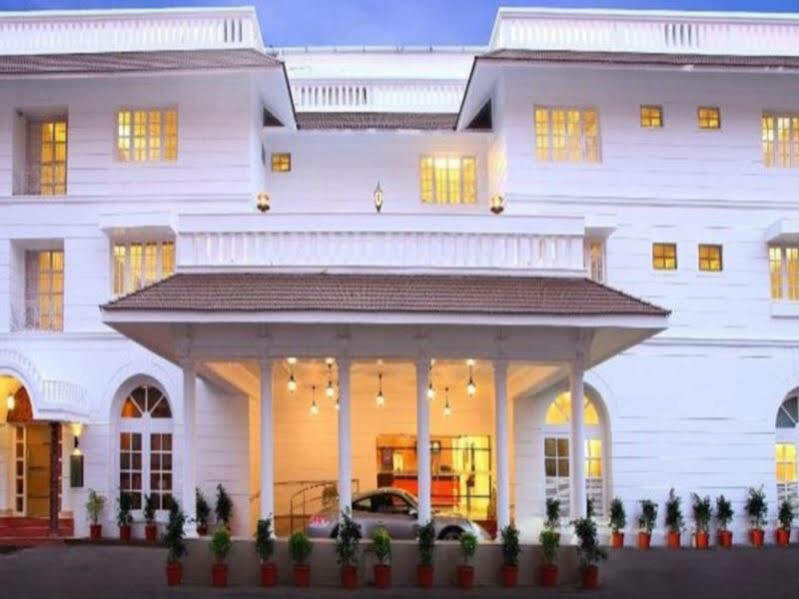 Hotel Luciya Palace Thrissur Экстерьер фото